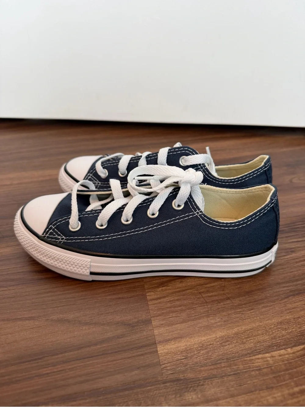 Converse Kids Low-Top Sneakers in Navy and White